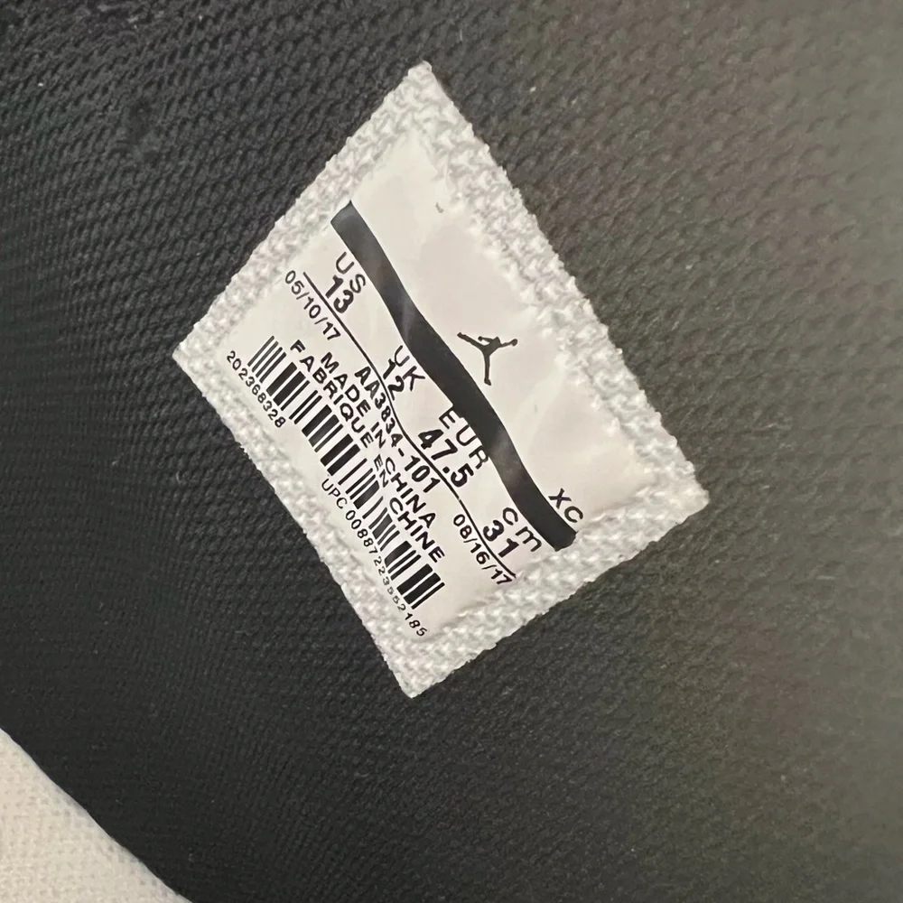 AJ1 Chicago Red White and Black - Picture 7 of 9
